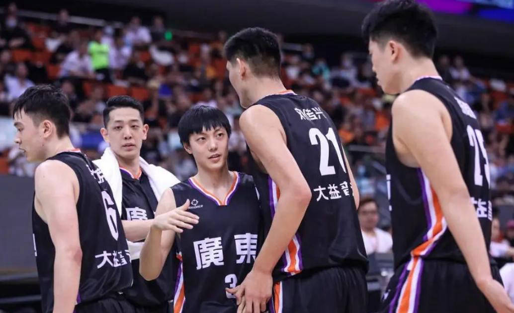 九游娱乐下载-广东男篮再度击败河南队，巩固领先优势